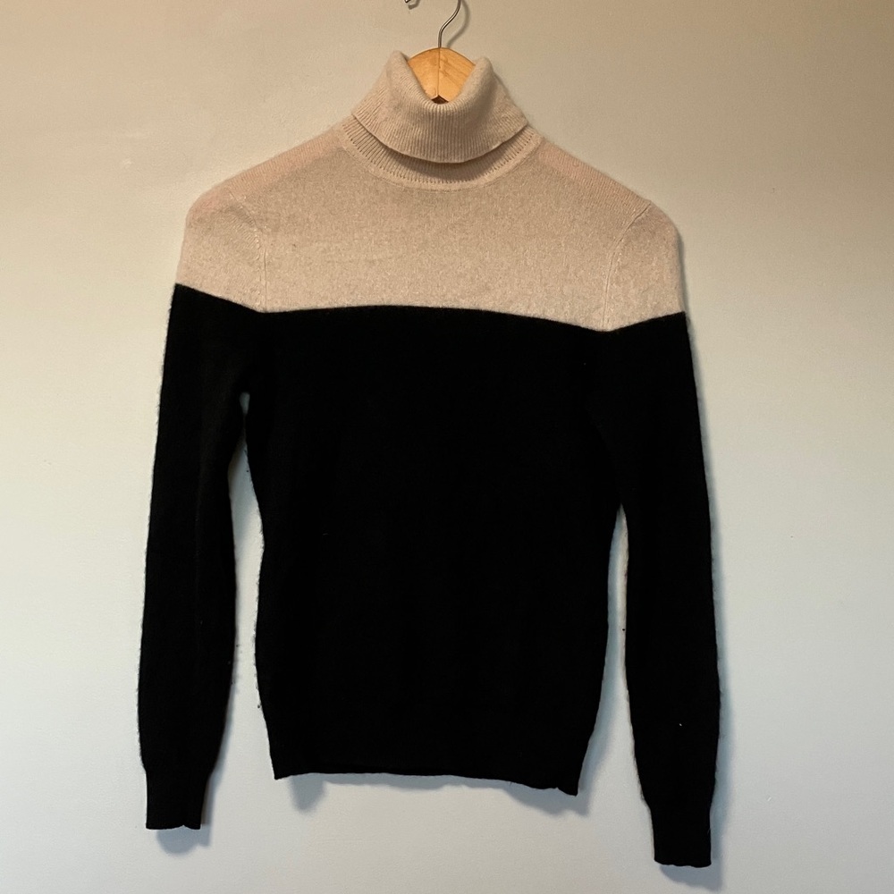 Lord & Taylor Black and Off White Ivory 100% Cashmere Turtleneck Sweater
